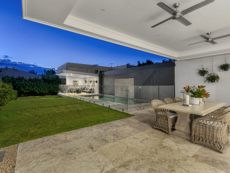 Modern Queenslander Modern Patio Brisbane by Synergy Building