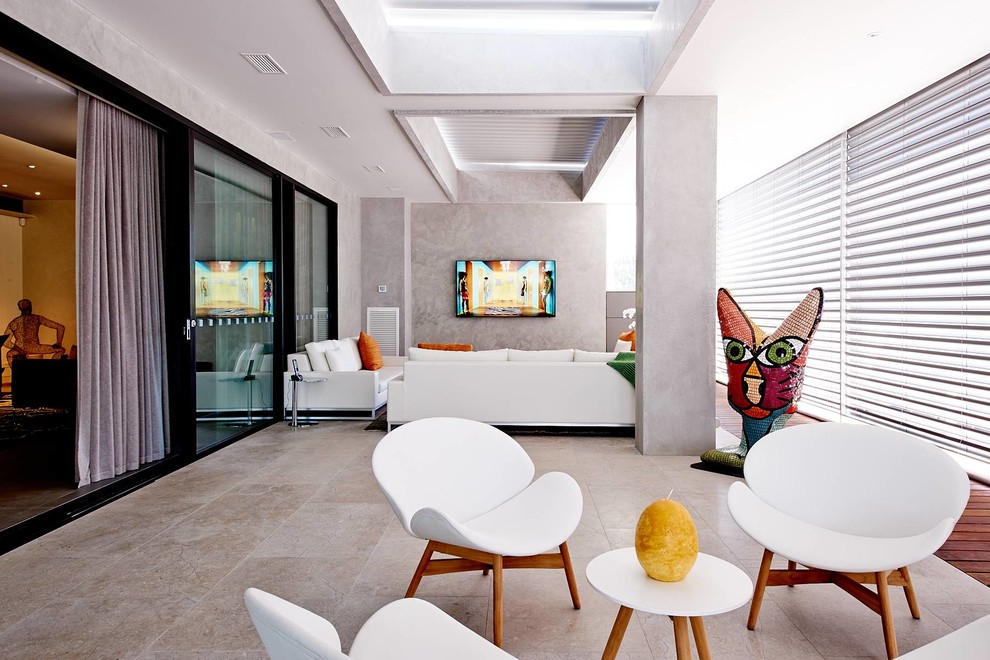 Foto de patio contemporáneo, de tamaño medio, en patio trasero y anexo de casas