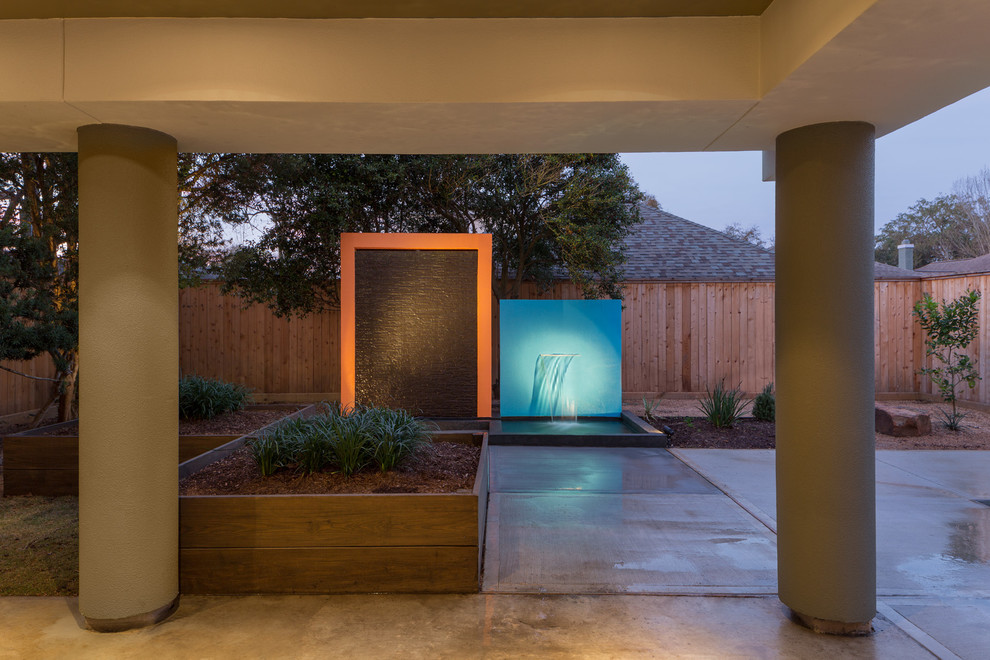 Montrose Modern Contemporary Patio Houston by Jeffrey