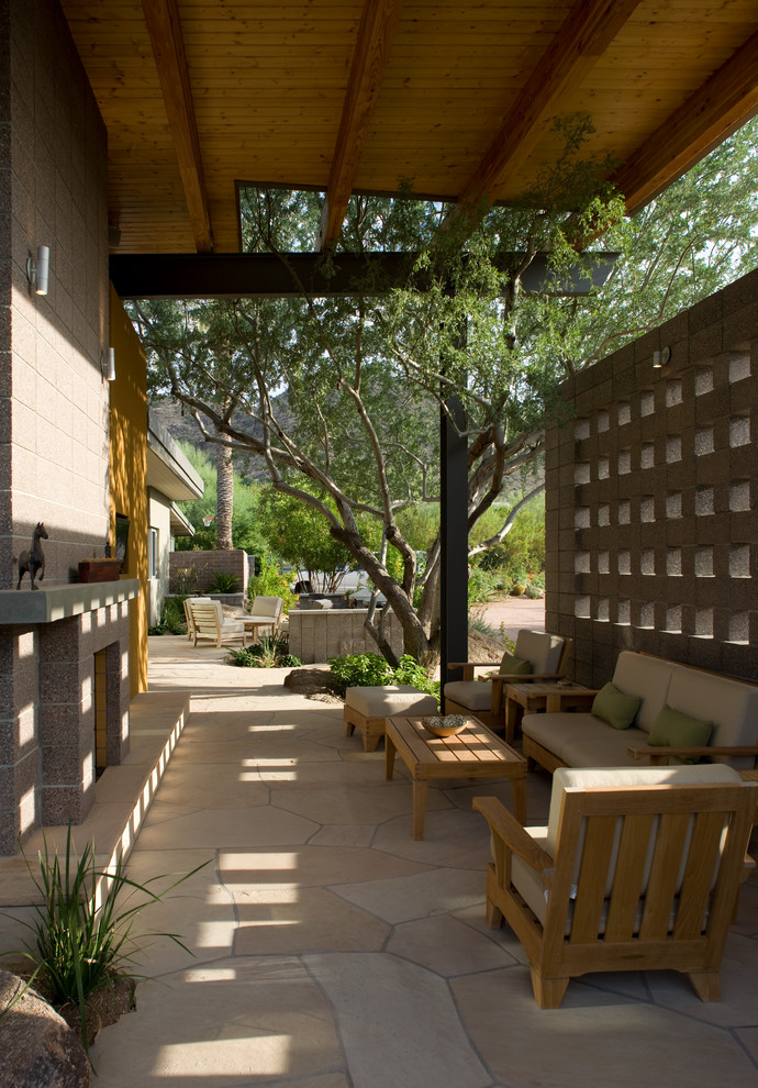 Immagine di un patio o portico contemporaneo