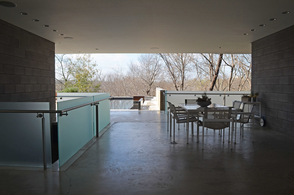 Patio - contemporary patio idea in Dallas
