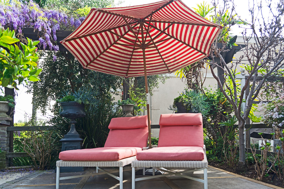 Example of an arts and crafts patio design in Los Angeles
