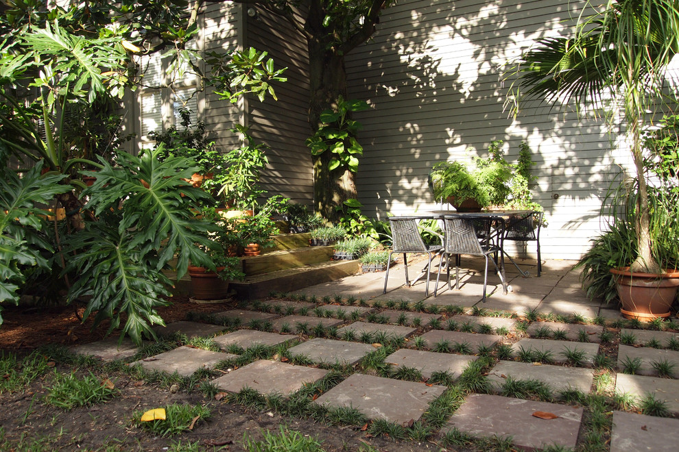 Esempio di un patio o portico classico