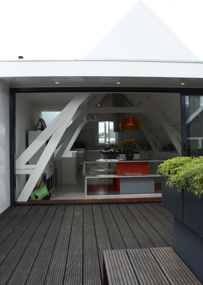 Inspiration for a modern patio remodel in Amsterdam