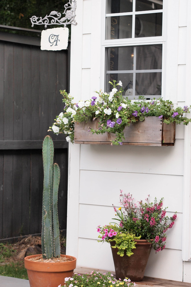 Example of an eclectic patio design in Birmingham