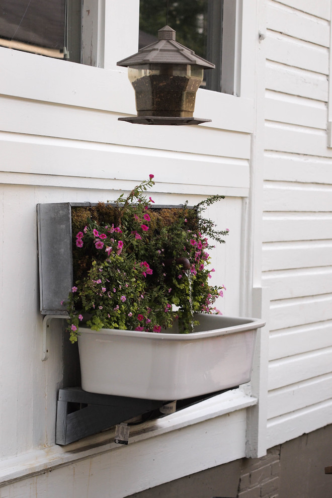 Example of an eclectic patio design in Birmingham