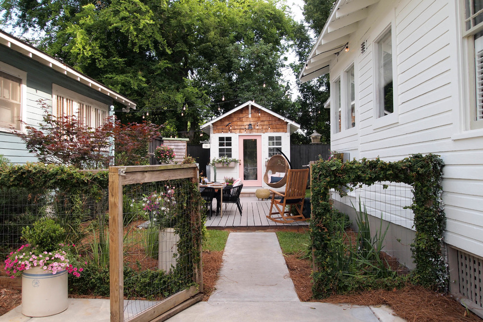 Example of an eclectic patio design in Birmingham