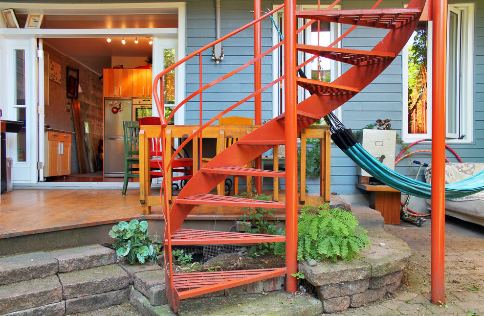 Staircase - eclectic staircase idea in Montreal