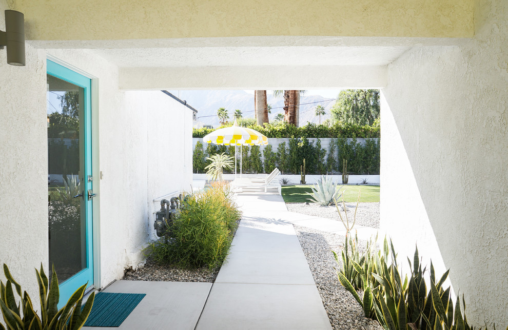 Inspiration for a 1950s patio remodel in Other