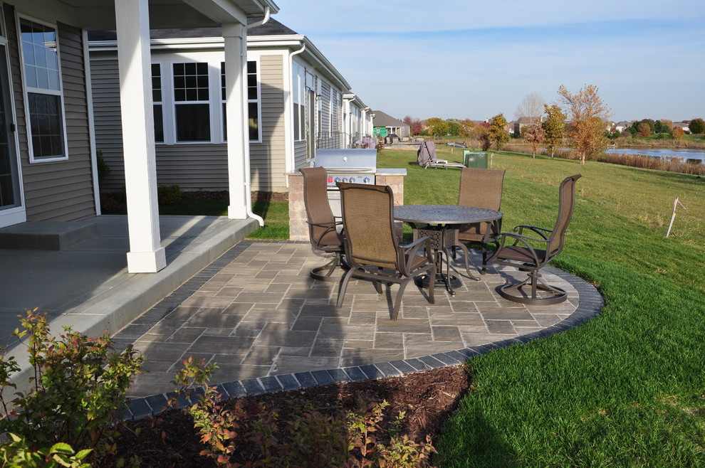 NAPERVILLE Custom Grill unit with Paver Patio Traditional Patio