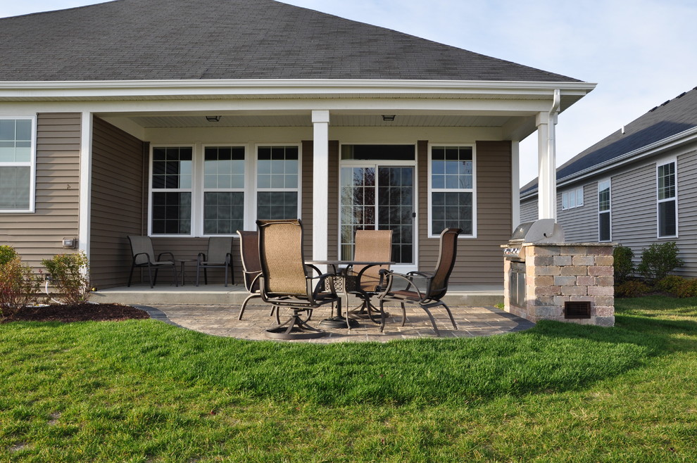 NAPERVILLE Custom Grill unit with Paver Patio Traditional Patio