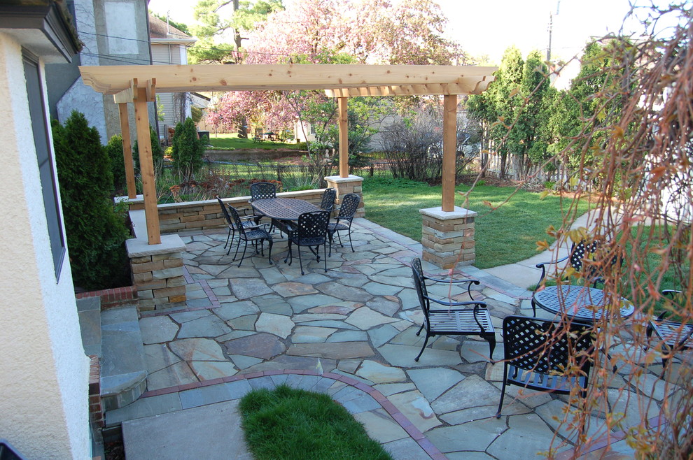 Natural stone patio & walls Traditional Patio Minneapolis by