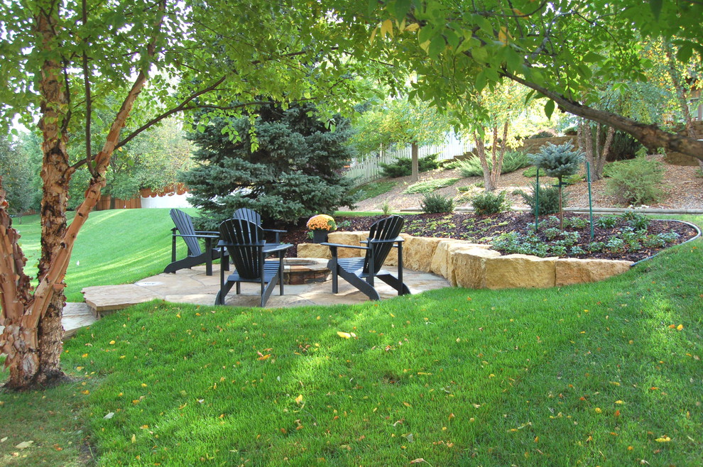 Natural stone patio & walls Traditional Patio Minneapolis by