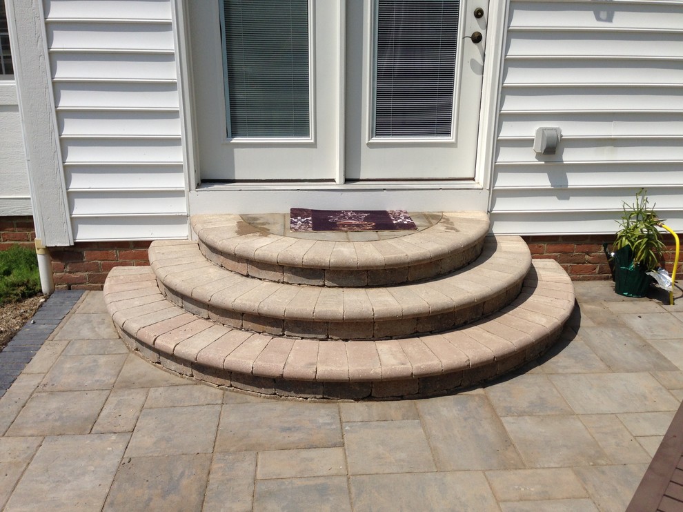New Albany OH (Columbus) Stunning Paver Patio with round retaining wall