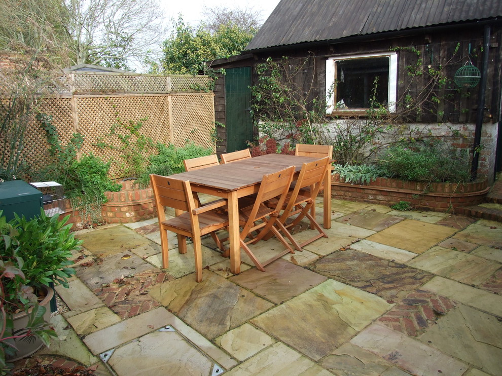 This is an example of a farmhouse patio in Sussex.