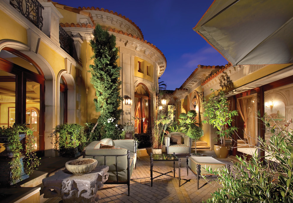 Example of a tuscan courtyard patio design in Orange County