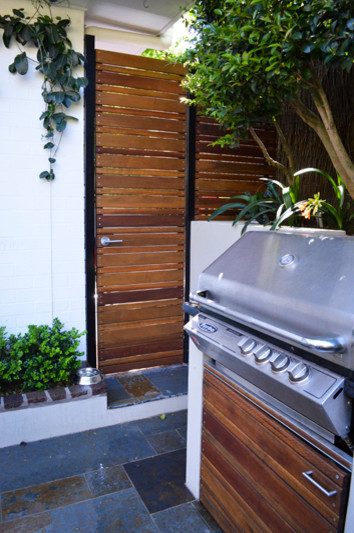 Photo of a contemporary patio in Sydney with an outdoor kitchen.