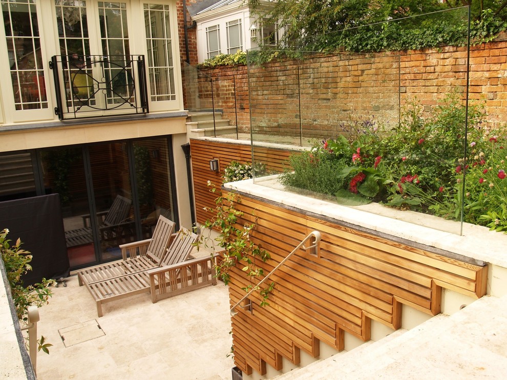 Design ideas for a contemporary patio in Oxfordshire.