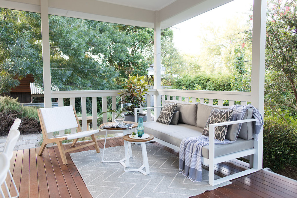 Ispirazione per un patio o portico minimalista di medie dimensioni e dietro casa