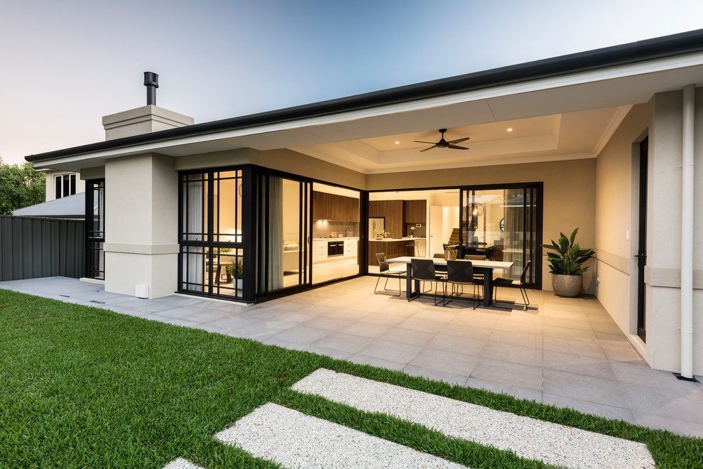 Großer, Überdachter Moderner Patio hinter dem Haus mit Betonboden in Perth