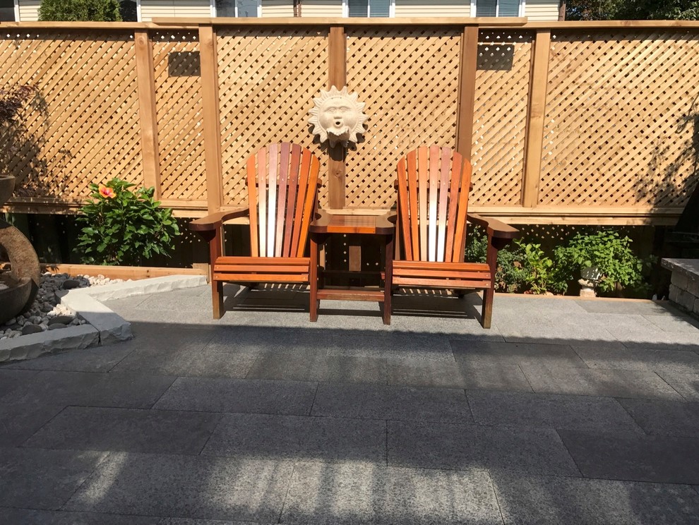 Patio - traditional patio idea in Toronto