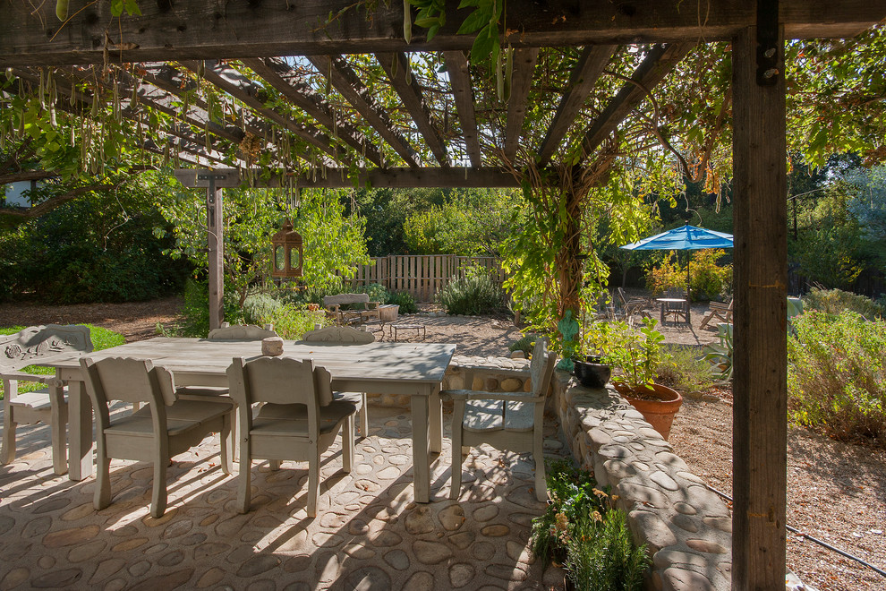 Victorian patio in Los Angeles with a pergola.