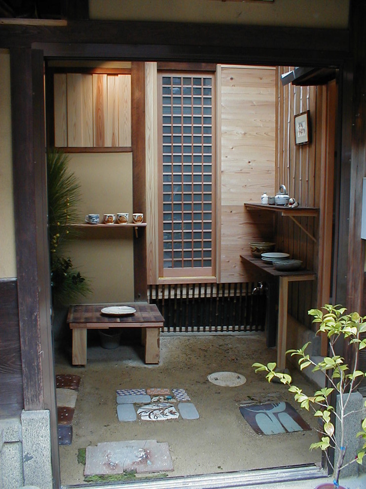京都にあるアジアンスタイルのおしゃれなテラス・中庭の写真