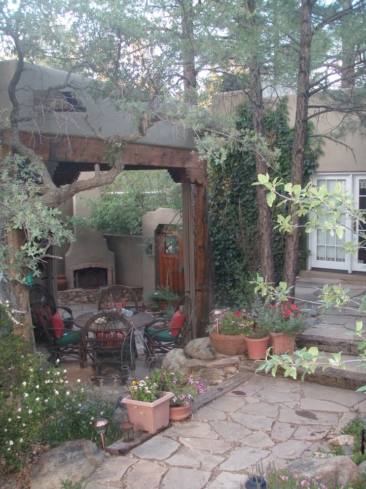 Example of a classic patio design in Phoenix