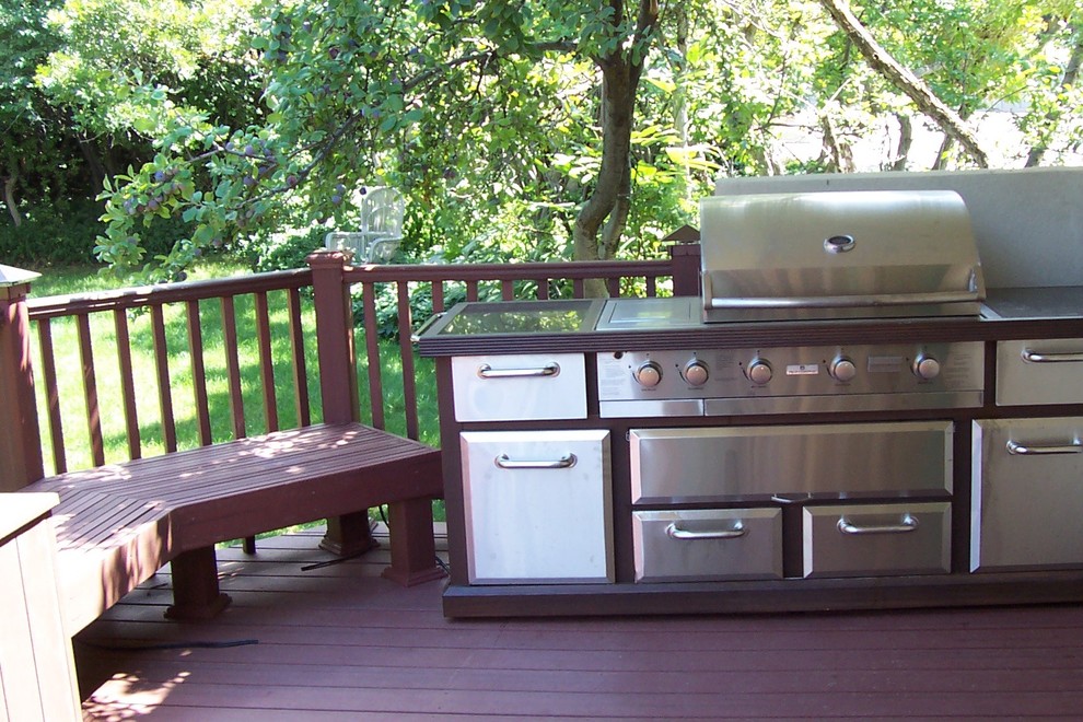 One Level Trex Accents® Saddle Wood Deck with Lighting and Gate