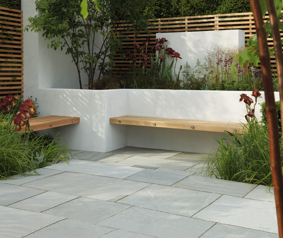 Diseño de patio actual, en patio, con adoquines de piedra natural