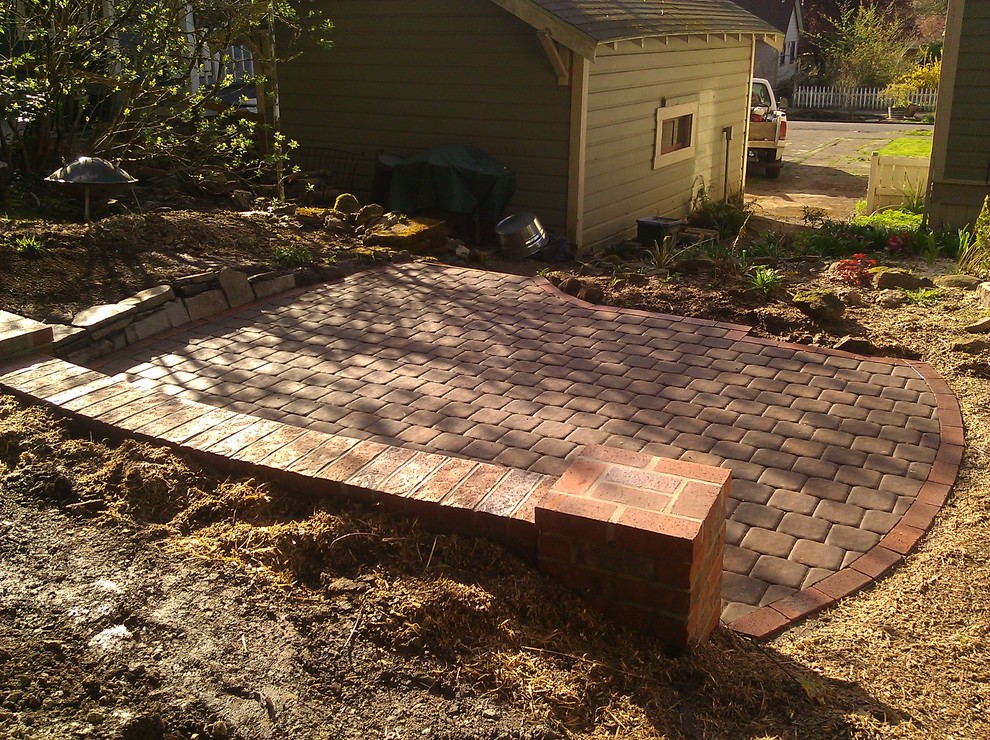 Oregon City Pavers Curved Brick seat wall Traditional Patio