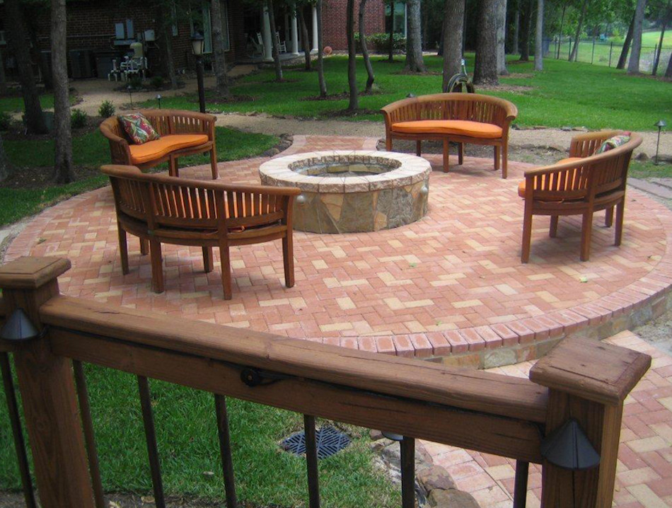 Example of a mid-sized classic backyard stone patio fountain design in Houston with no cover