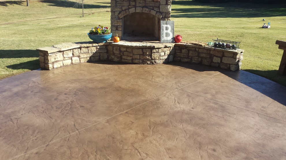 Expansive traditional back patio in Oklahoma City with concrete slabs and no cover.