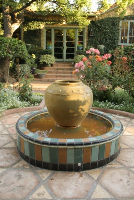 Example of a southwest patio design in Los Angeles