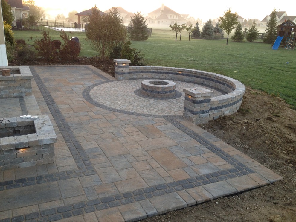 Patio - mid-sized traditional backyard concrete paver patio idea in Columbus with a fire pit