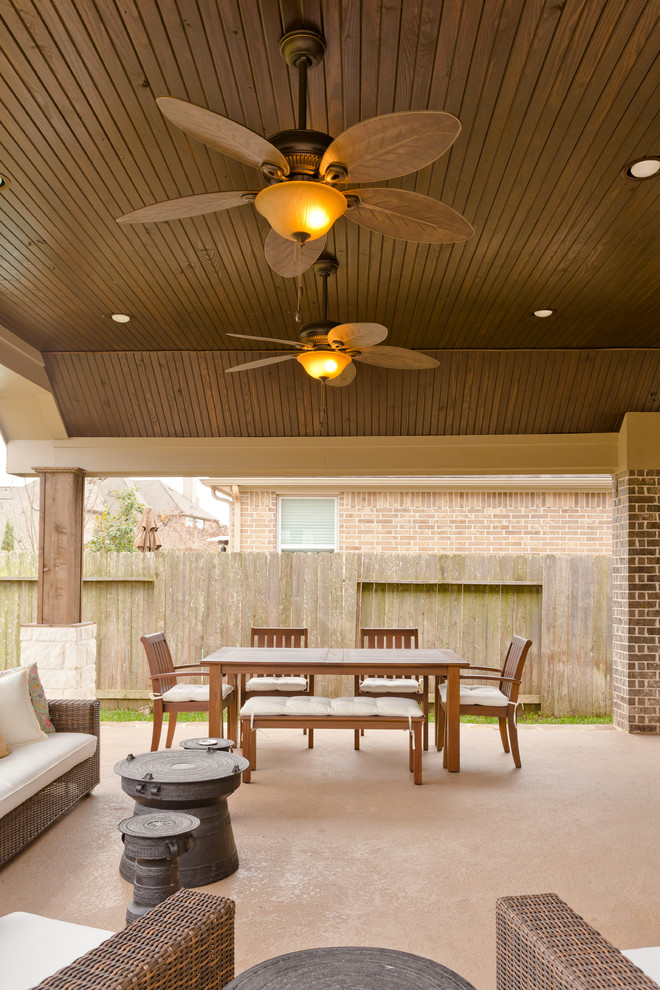 Elegant patio photo in Houston