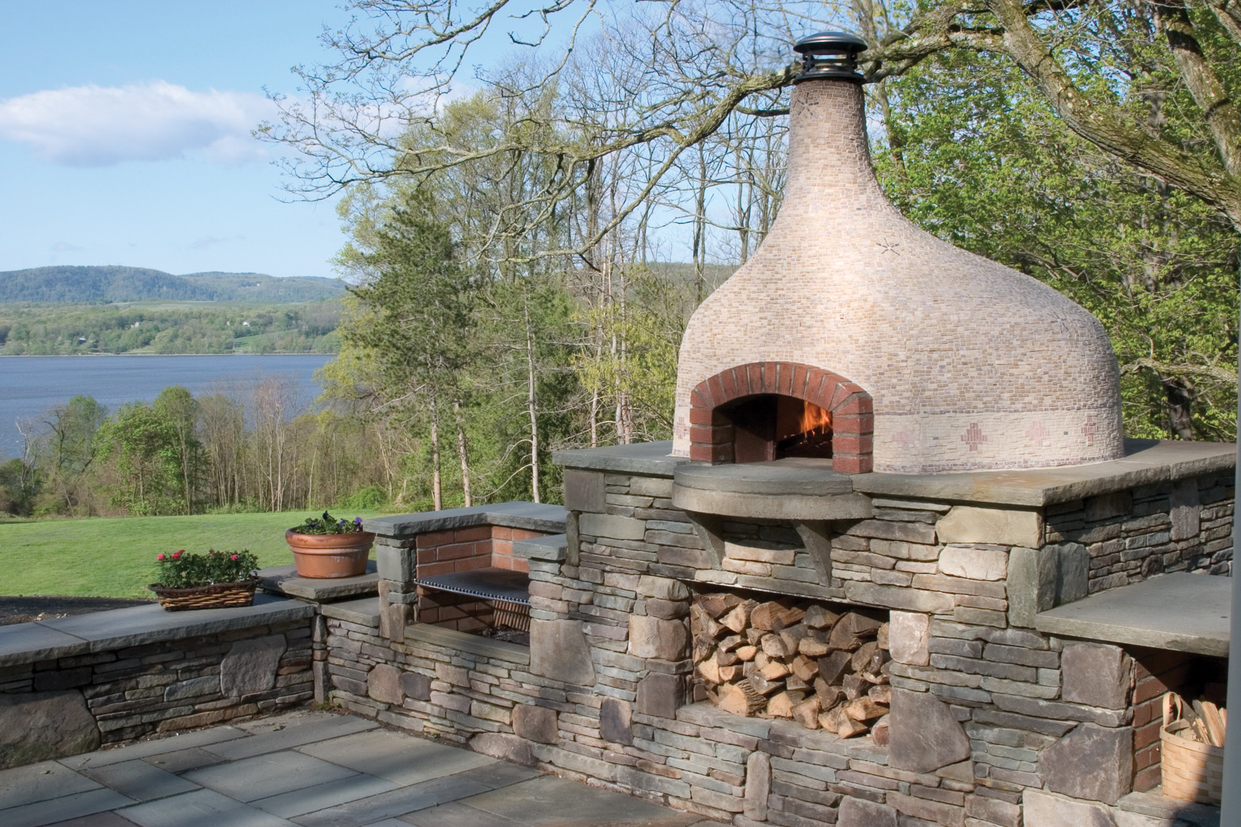 Wood Burning Pizza Oven - 28in Dome-Shaped Wood Burning Pizza