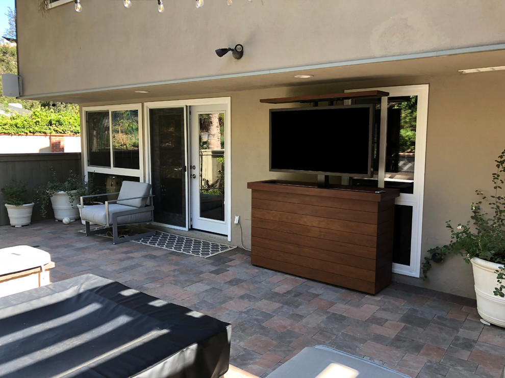 Outdoor Entertaining, 4K Seura Ultra Bright Pop up TV lift