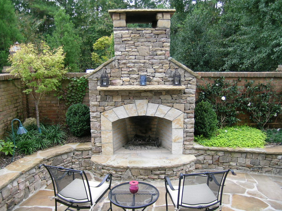 Photo of a traditional patio in Atlanta.