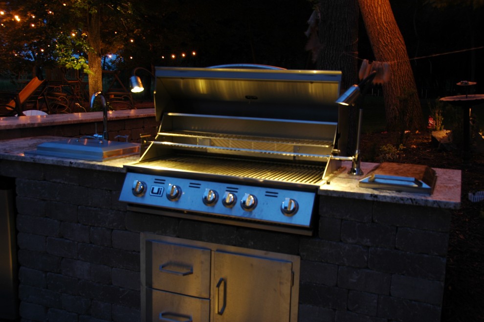 Outdoor grill/bar locations Traditional Patio Minneapolis by