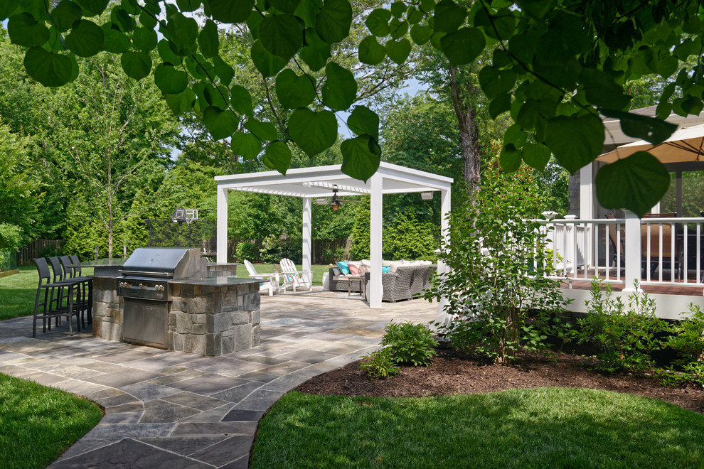 Outdoor Kitchen and Dining Area for the Best in Outdoor Living
