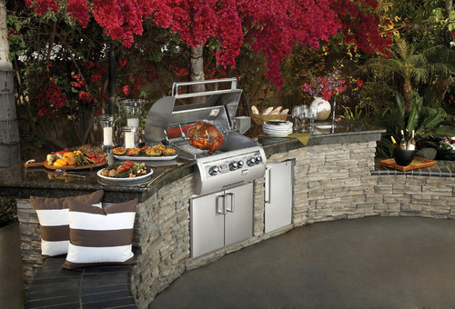 Stainless Steel Cabinets and Black Granite Countertops: Outdoor Kitchen Inspirations