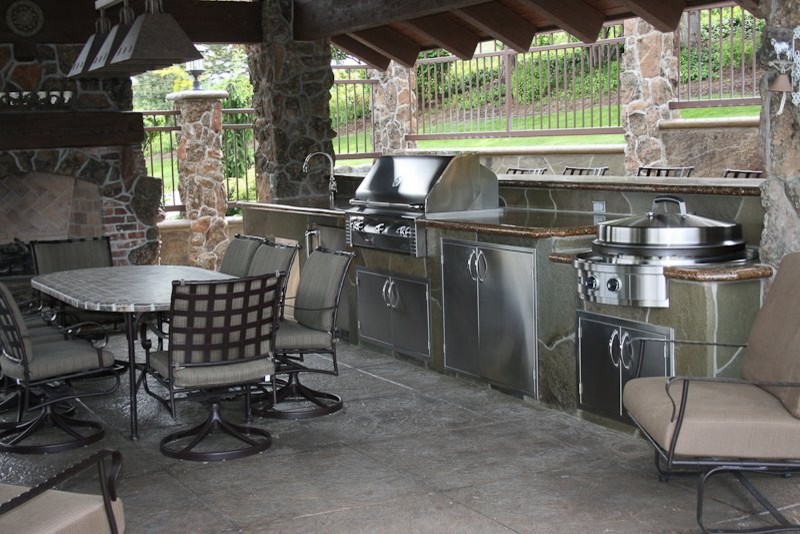 Outdoor Kitchen Installations with Evo Circular Cooktop Traditional