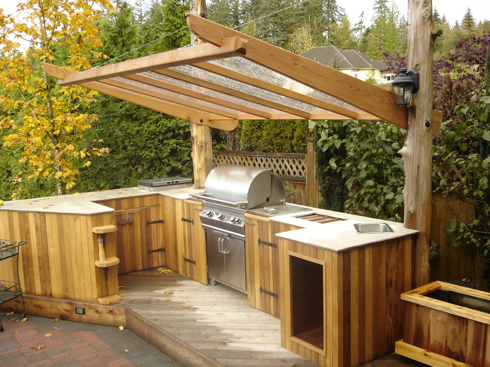 Photo of a traditional patio in Vancouver with a bbq area.
