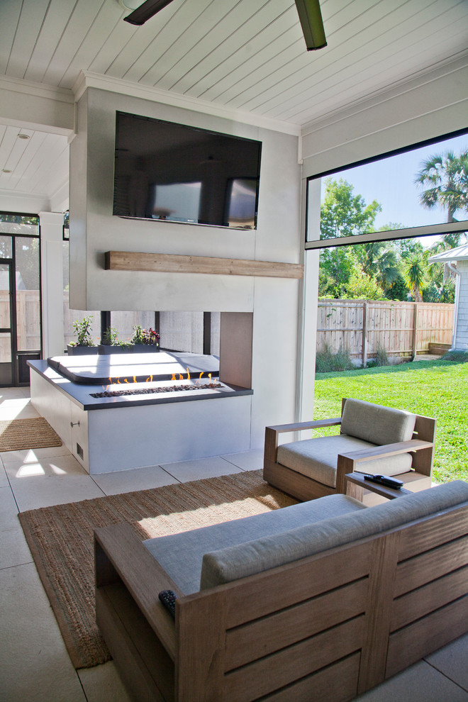 Cette photo montre une terrasse arrière moderne avec une cuisine d'été.