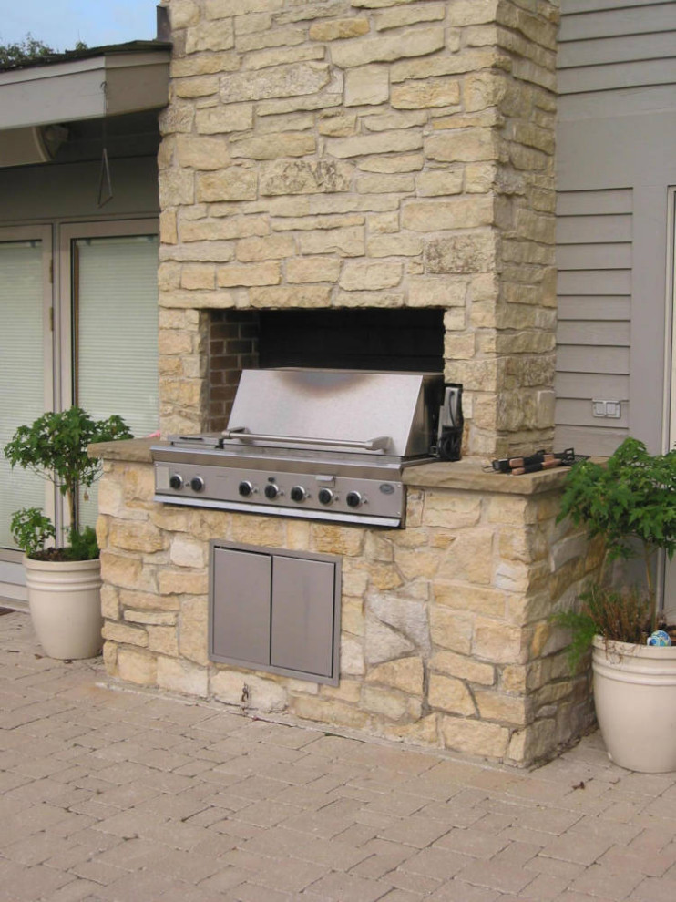 Example of a patio kitchen design in Chicago