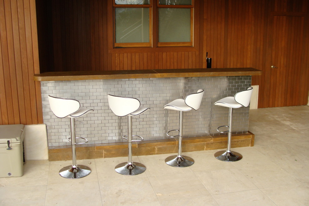 This is an example of a contemporary home bar in Austin.