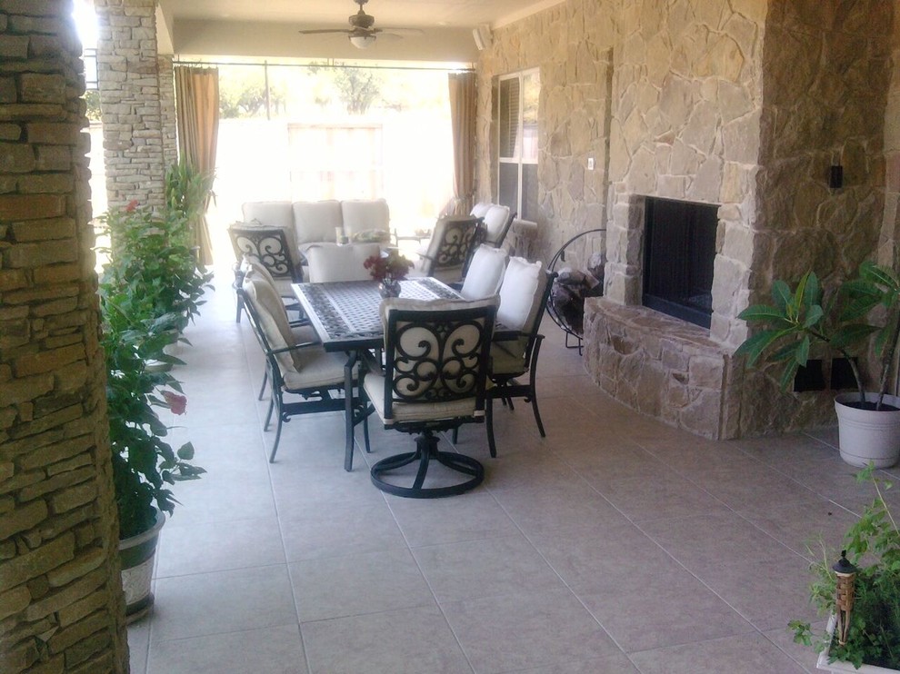 This is an example of a contemporary patio in Austin.