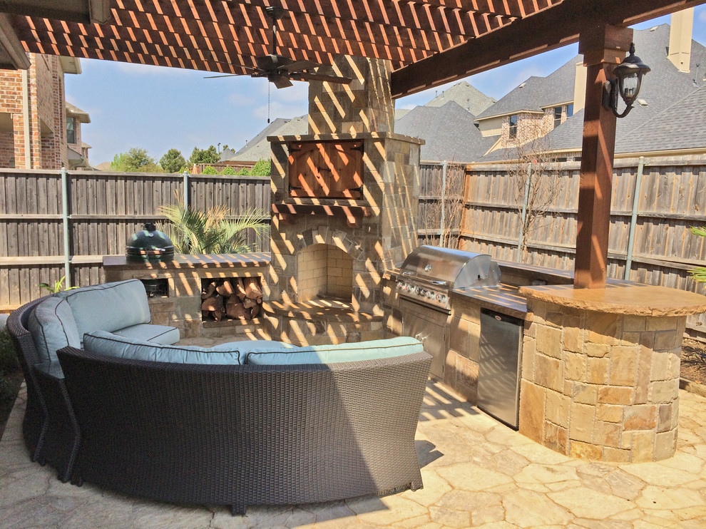 Patio kitchen - mid-sized traditional backyard tile patio kitchen idea in Dallas with a pergola