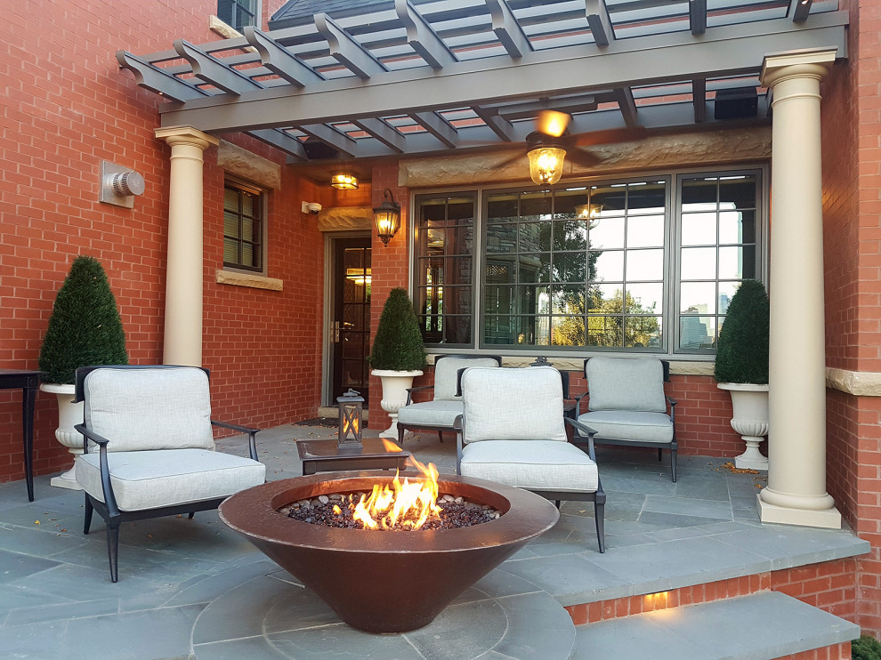 OUTDOOR LIVING Patio Dallas by DDLA Design Landscape Architecture